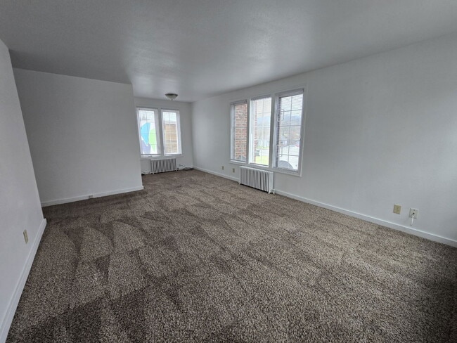 Foto del edificio - 451 NE Winchester St