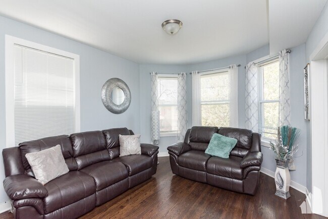 Foto del edificio - 1431 N Springfield Ave