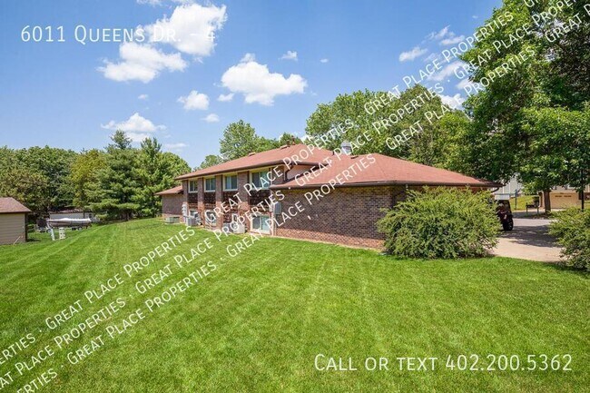 Foto del edificio - 6011 Queens Dr