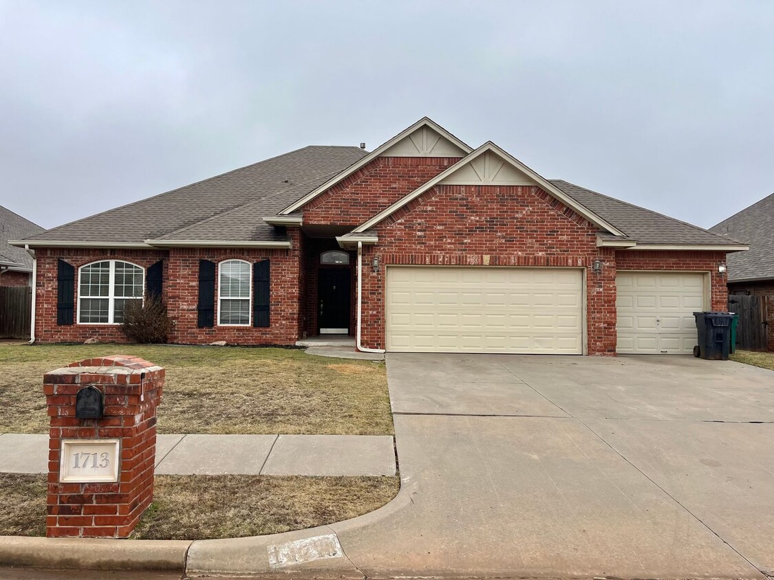 Foto principal - Gorgeous 3 Bed 2 Bath With Office in Edmond