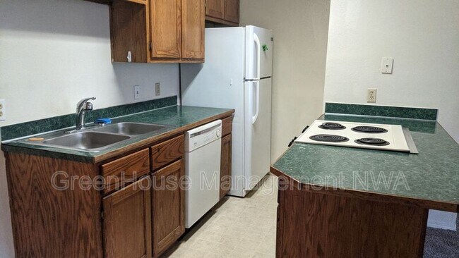 Building Photo - 1010 SE Benton St