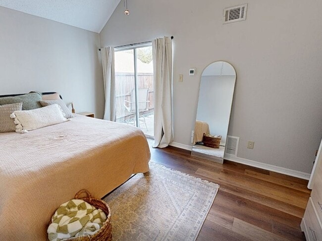 Foto del edificio - 18024 Whispering Gables Ln