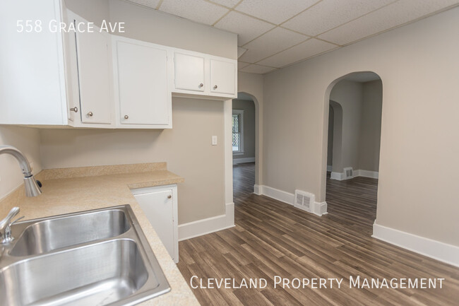 Foto del edificio - Fully Renovated West Akron Home