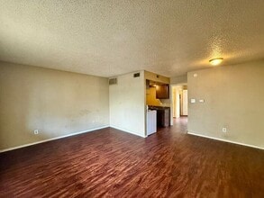 Building Photo - 514 S Bois D Arc Ave