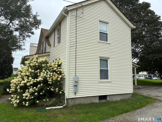Building Photo - 633 Norwich Rd