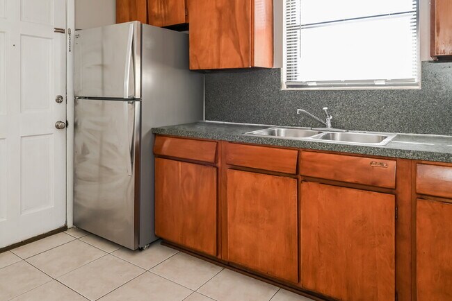 Building Photo - 3937 Rodby Dr