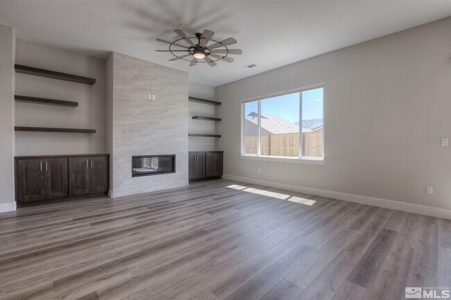 Building Photo - 262 Commodore Dr