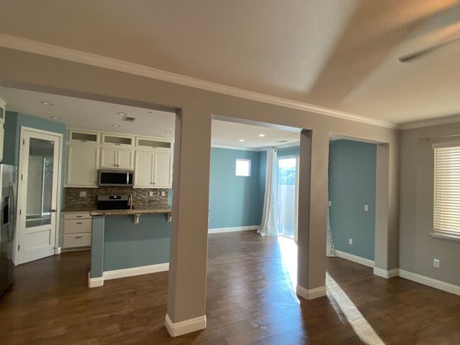 Building Photo - 709 Embassy Cir