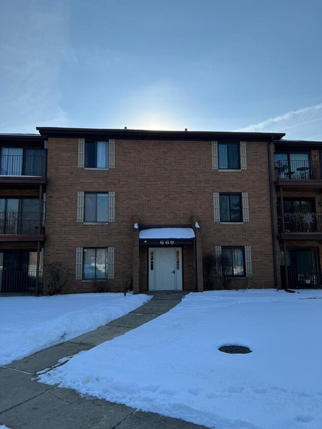 Foto principal - 669 Briar Hill Ln