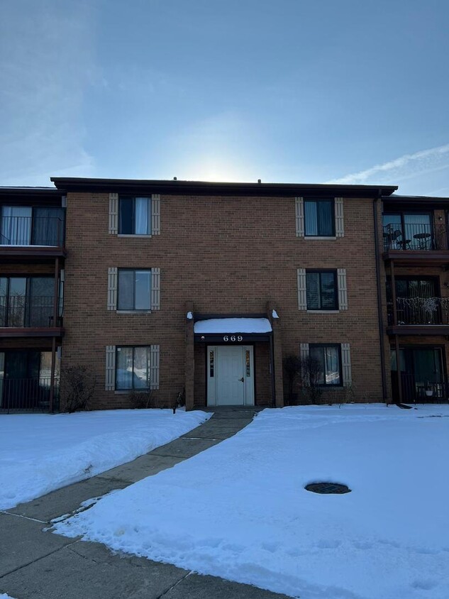 669 Briar Hill Ln Unit 3, Addison, IL 60101 - Condo for Rent in Addison ...