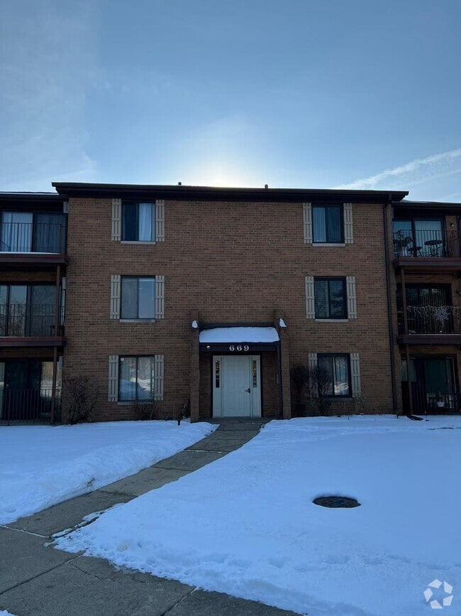 Building Photo - 669 Briar Hill Ln