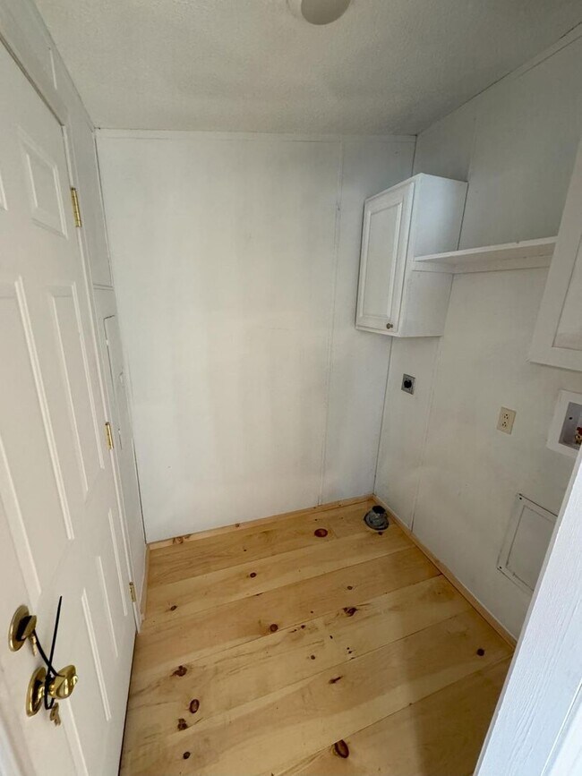 Building Photo - 3 Bed 2 Bath Trailer Home