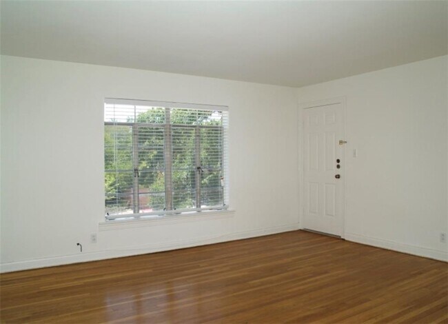 Foto del edificio - 307 E 33rd St