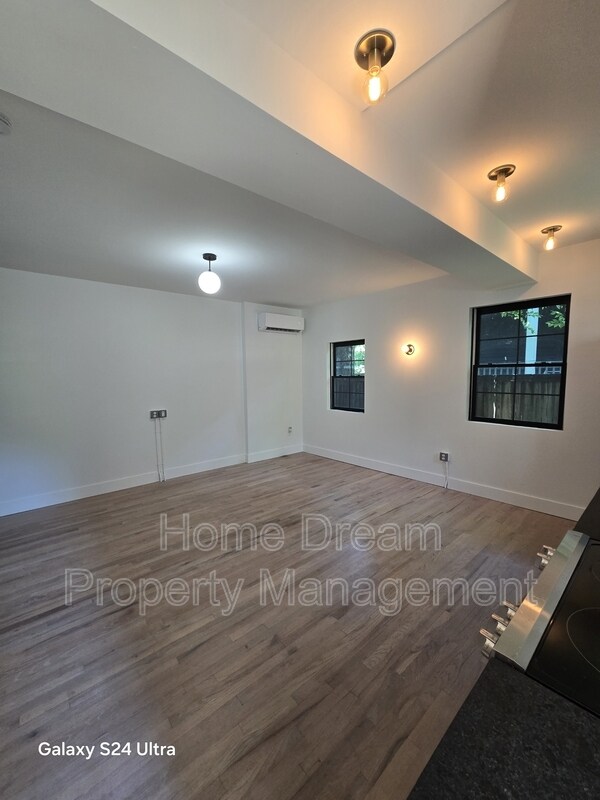 Foto del edificio - 1401 Charles St