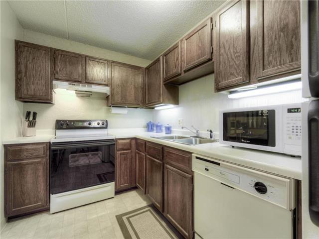 Foto del edificio - 10511 Cedar Lake Rd