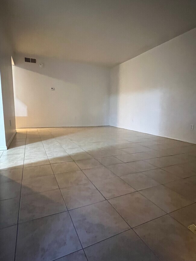 Foto del edificio - 629 Kingman Ave