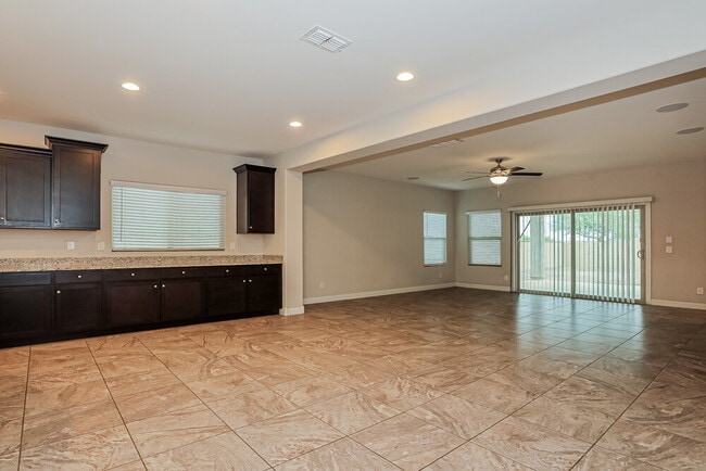 Building Photo - 10820 E Topaz Ave