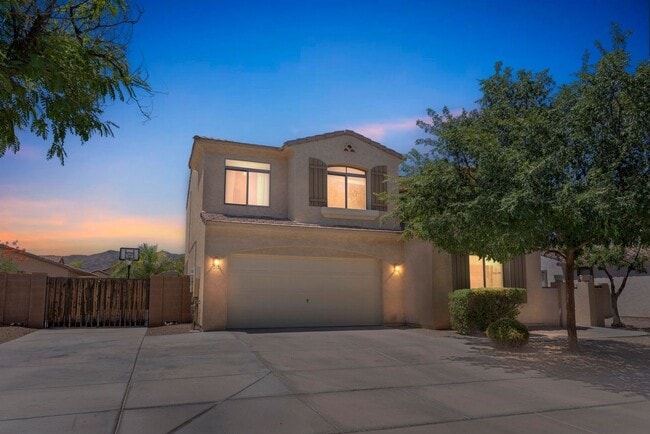 Building Photo - Charming 2 story 4BR, 2LR, and a Dent  Hou...