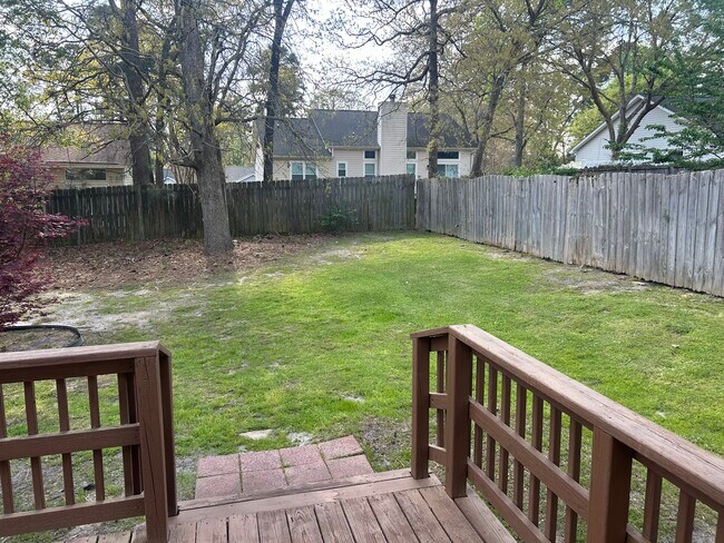 Foto del edificio - 151 Whispering Glen Cir