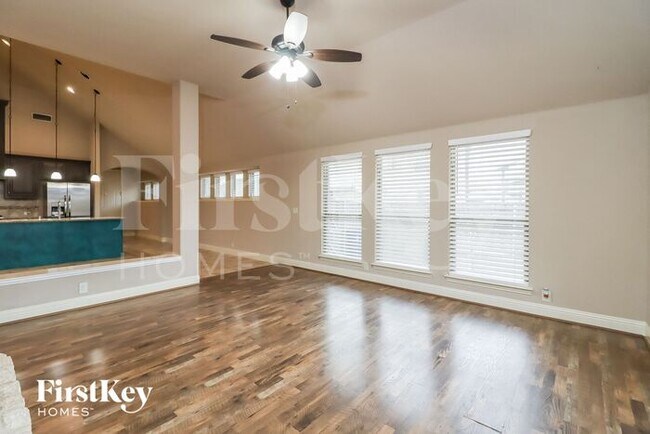 Building Photo - 1121 Marigold Dr