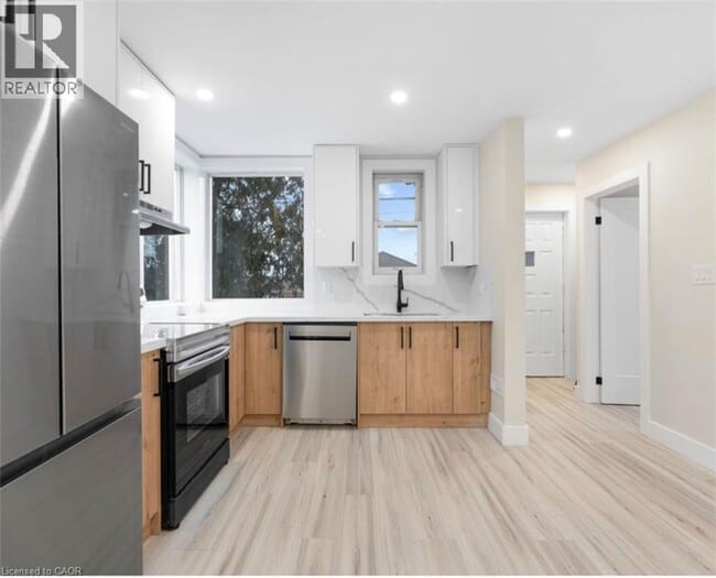 Photo du bâtiment - 264 Thayer Ave