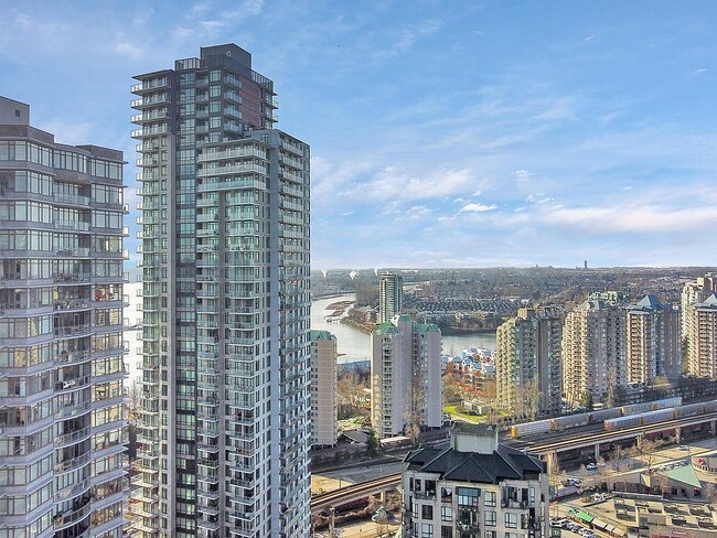 Building Photo - 823 Carnarvon St