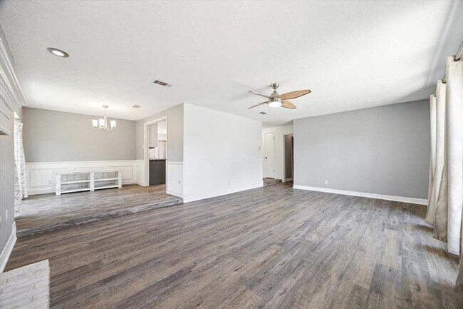 Foto del edificio - 10510 Evesborough Dr