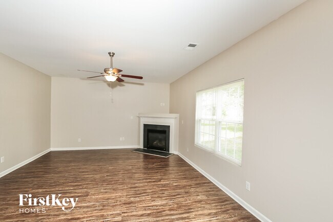 Building Photo - 1531 Pecan Ln