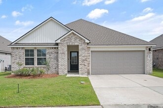 Building Photo - 15820 Loussier Dr