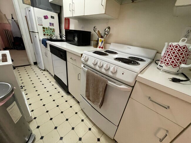Building Photo - 59 Longwood Ave