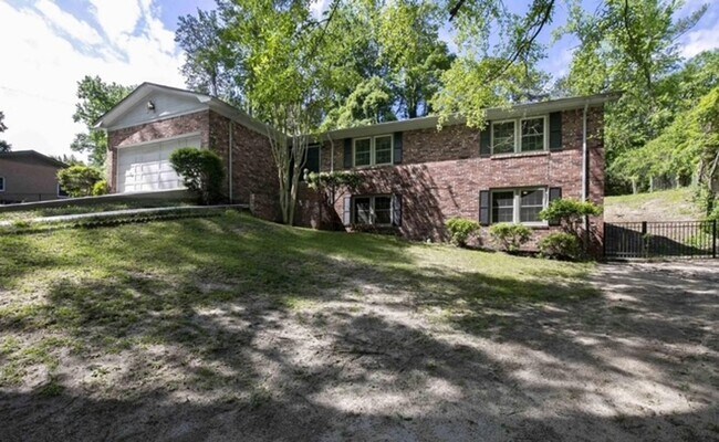Foto del edificio - Renovated 5BR Home Minutes from Downtown Columbia | Two Full Kitchens + Fenced Yard ~ Available M...