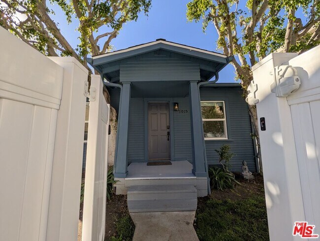 Building Photo - 1015 Granville Ave