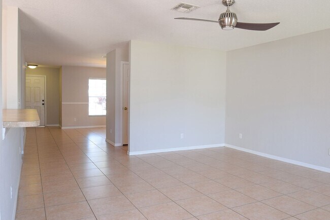 Foto del edificio - Comfortable 4/2.5 Home at Waterford Trails...