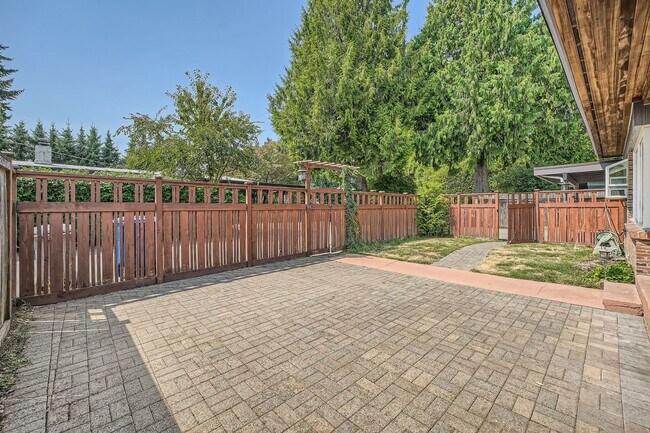 Photo - Ideally Located 3 Bed 2 Bath Lake Forest P... House