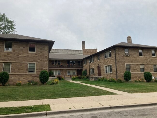 Building Photo - 4000 N Farwell Ave