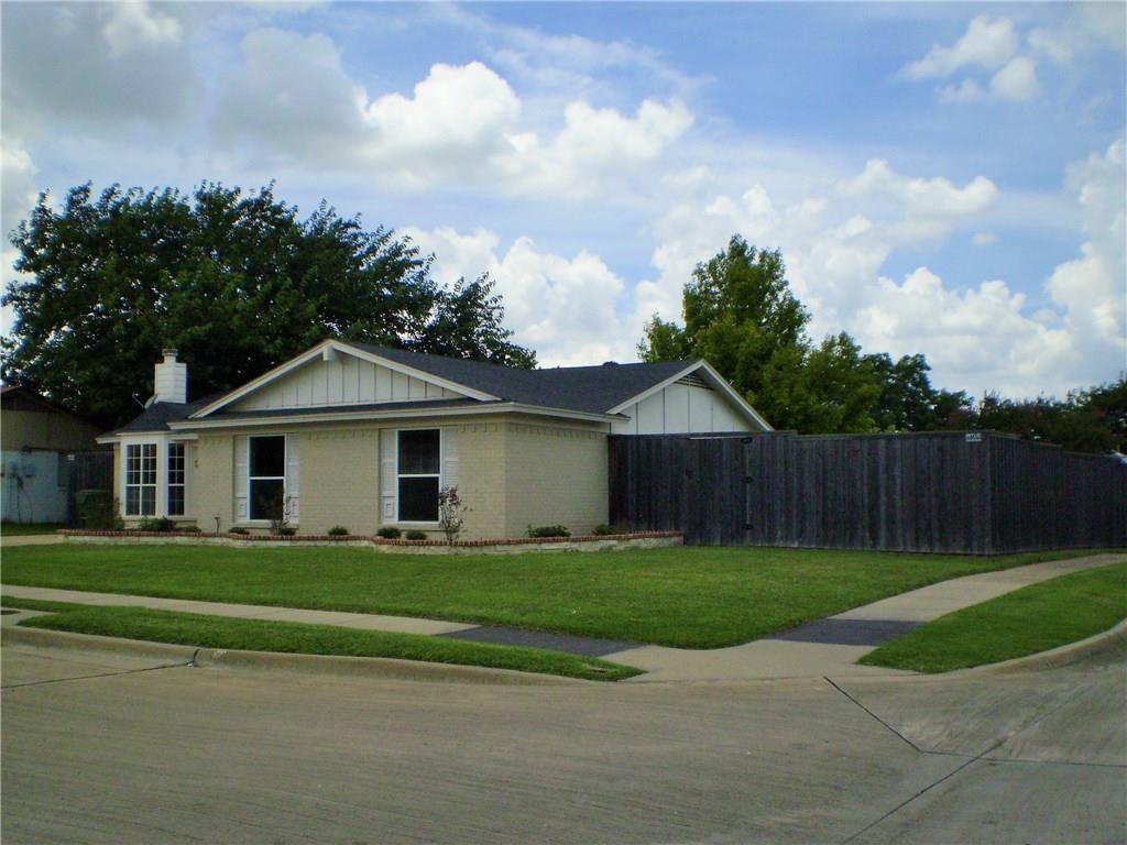 Primary Photo - 1701 Running River Rd