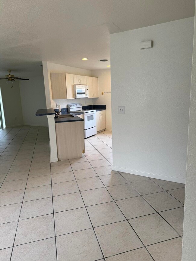 Foto del edificio - 1364 Climbing Rose Ln