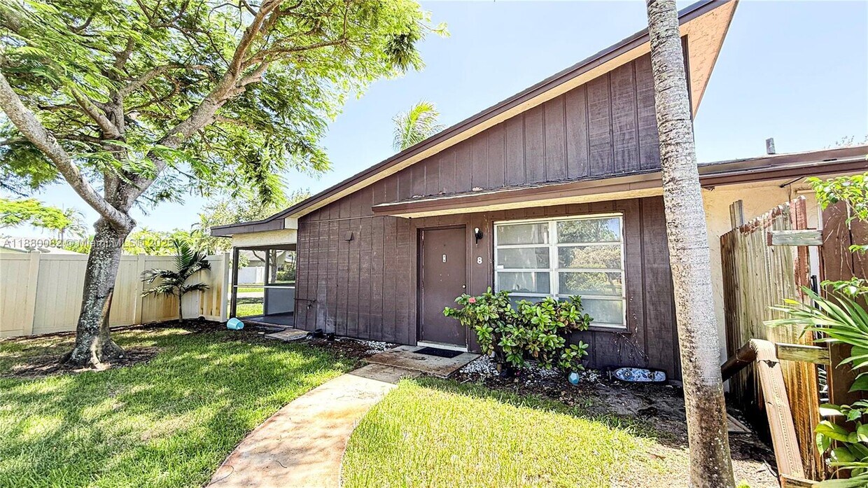 Foto principal - 3200 NW 5th Terrace