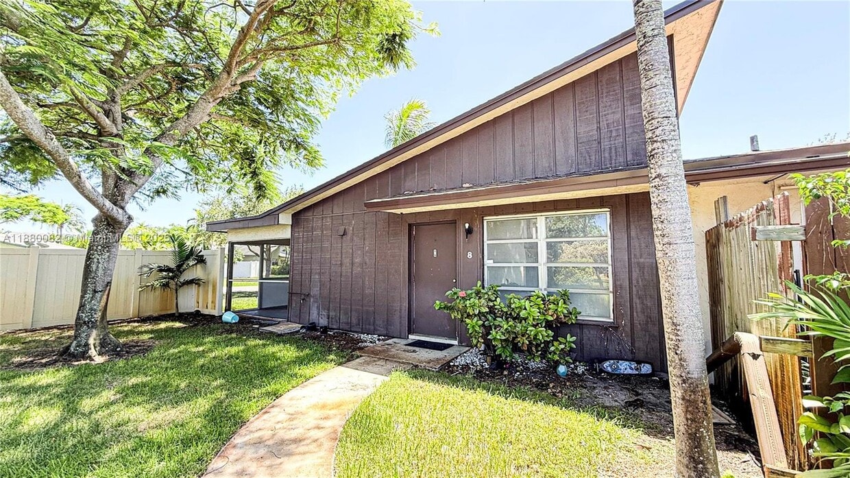 Primary Photo - 3200 NW 5th Terrace