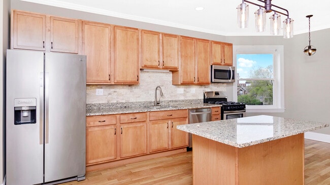 Building Photo - 4918 S St Lawrence Ave