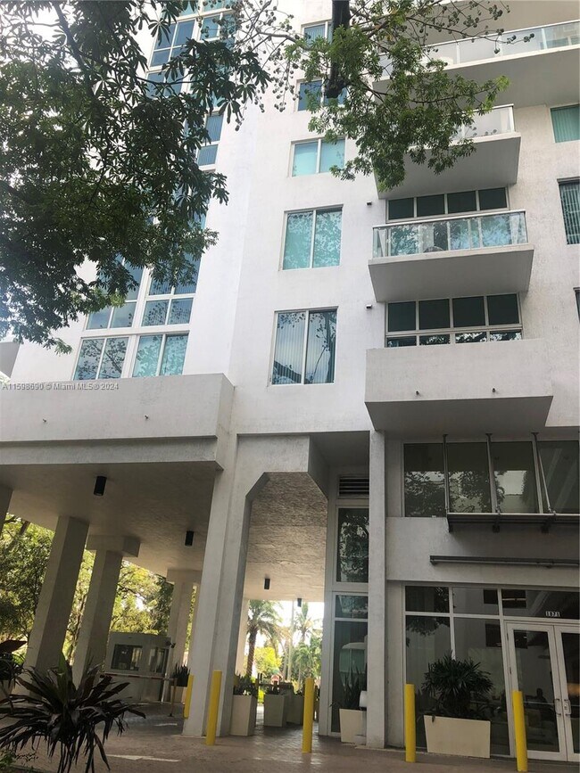 Foto del edificio - 1871 NW S River Dr