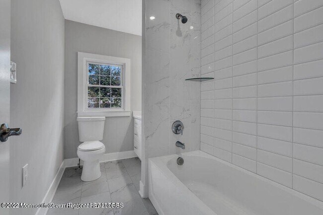 Building Photo - 1809 10th Ave