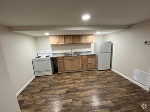 Building Photo - 442 Royal Pines Dr