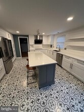 Building Photo - 7000 Old Cabin Ln