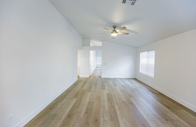 Building Photo - Stunning 3-bedroom One Story Home