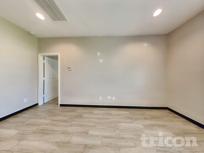 Foto del edificio - 8523 Aster Gln Wy