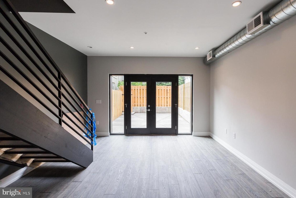 Foto principal - 512 E Girard Ave