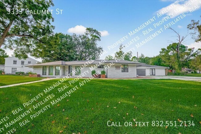Building Photo - 3333 Calumet St