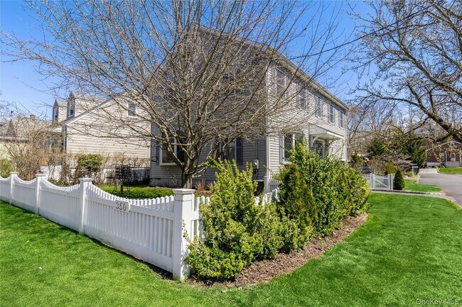 Foto del edificio - 350 Midland Ave