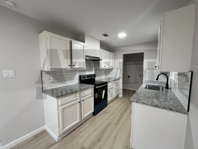 Building Photo - 106 Timber Crest